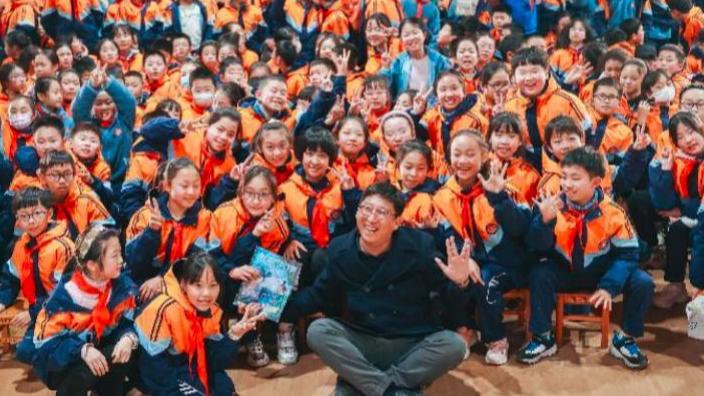 “探索人类想象的边疆——你的第一节科幻课” 走进成外附小