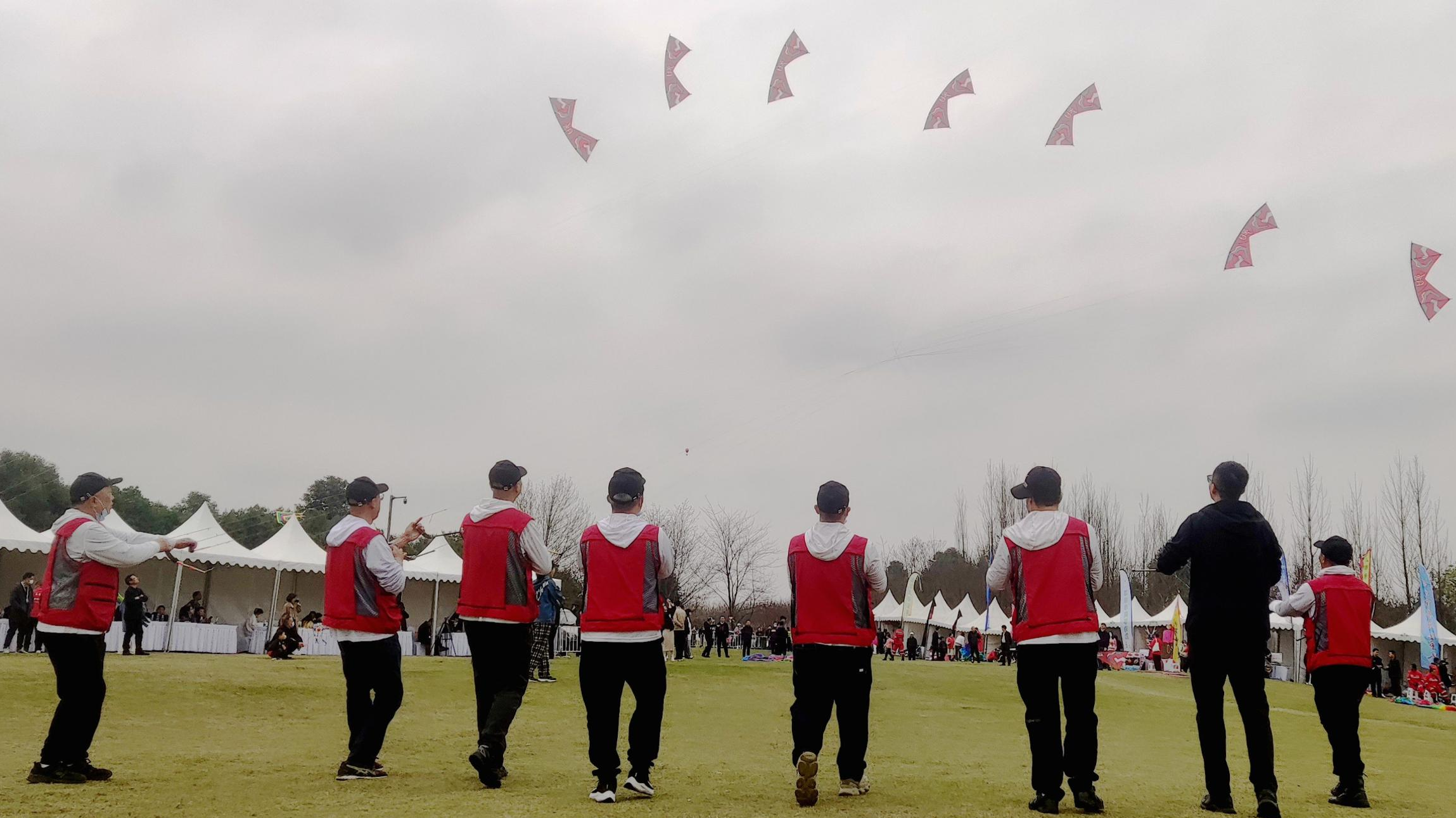 与春风相约国际风筝邀请赛，在崇州开启“最成都”的春游
