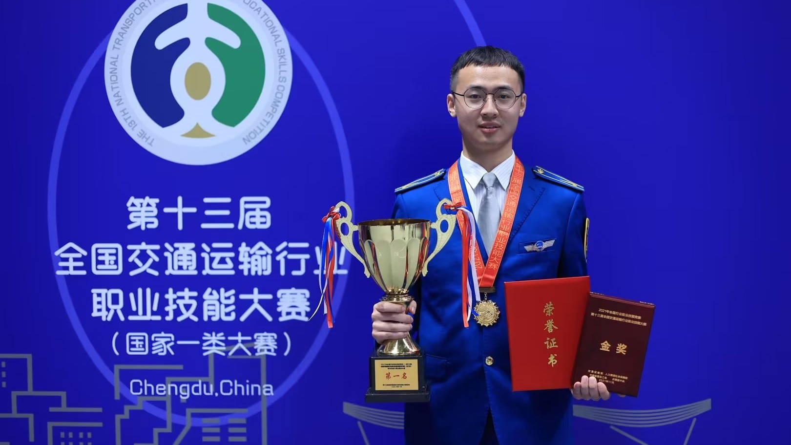 成都地铁首位 这个95后小伙儿拿下全国五一劳动奖章！