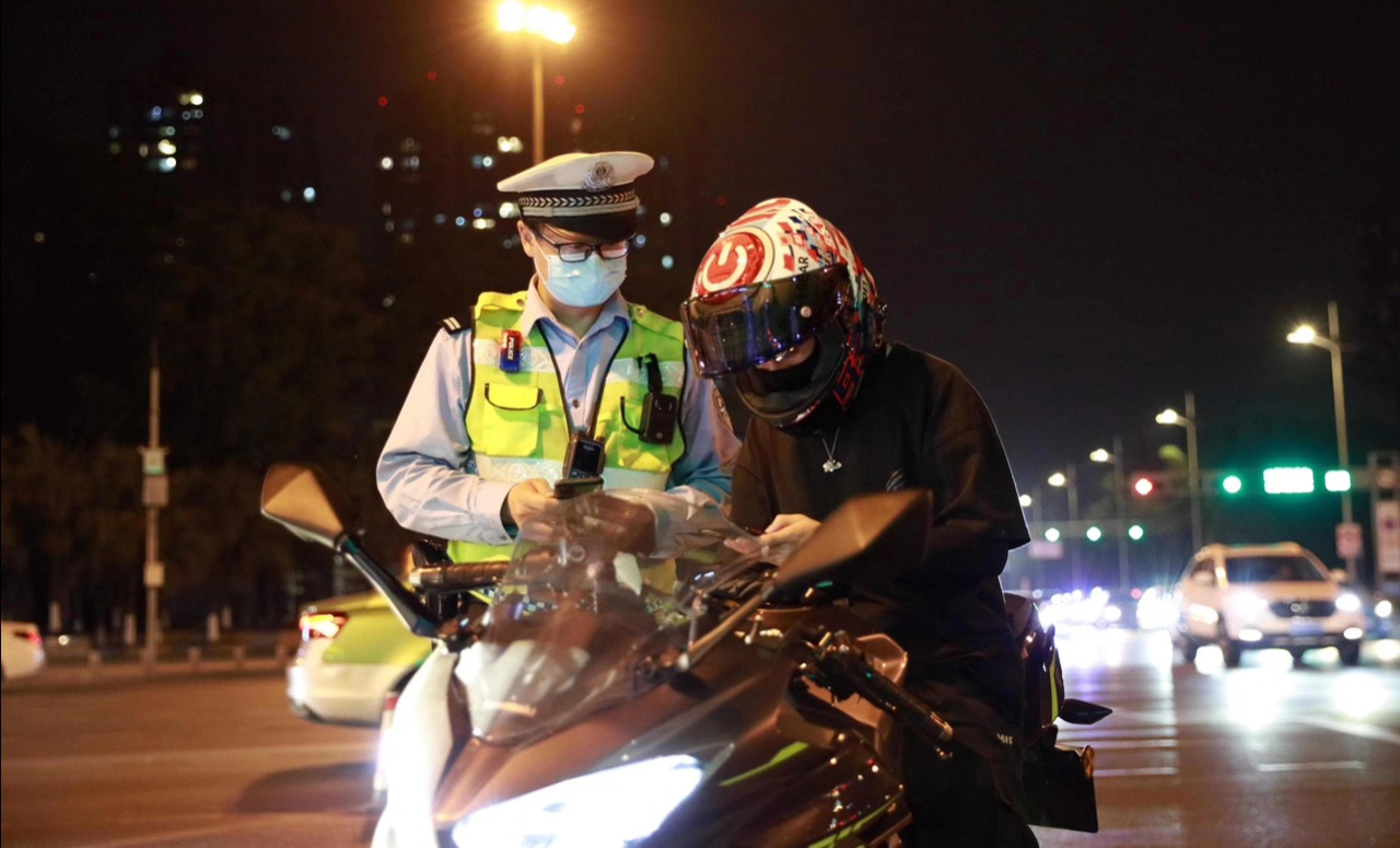 成都警方组织开展集中清查行动 全力保障节日平安 