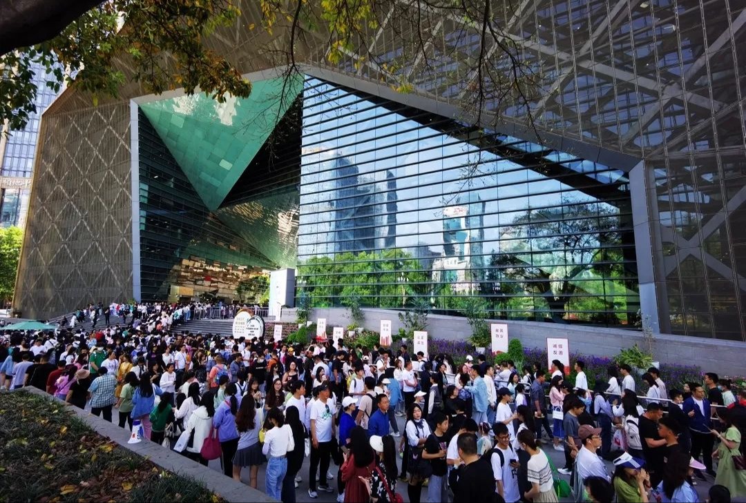 五一假期首日，成都市A级旅游景区接待游客近百万人次！