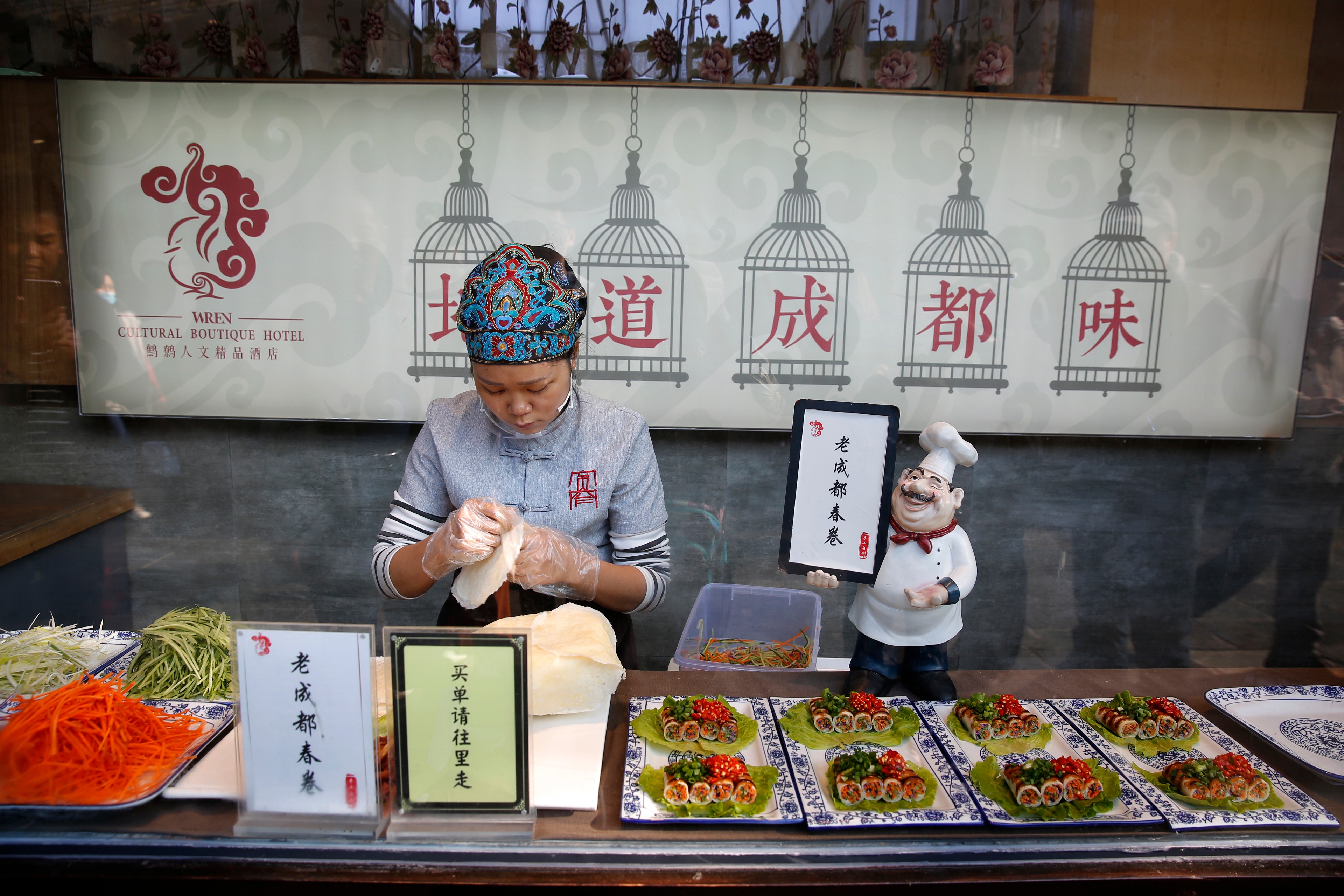 77.李玲（《宽窄巷子掠影》15388111166）-春卷、小吃、美食-宽窄巷子.jpg