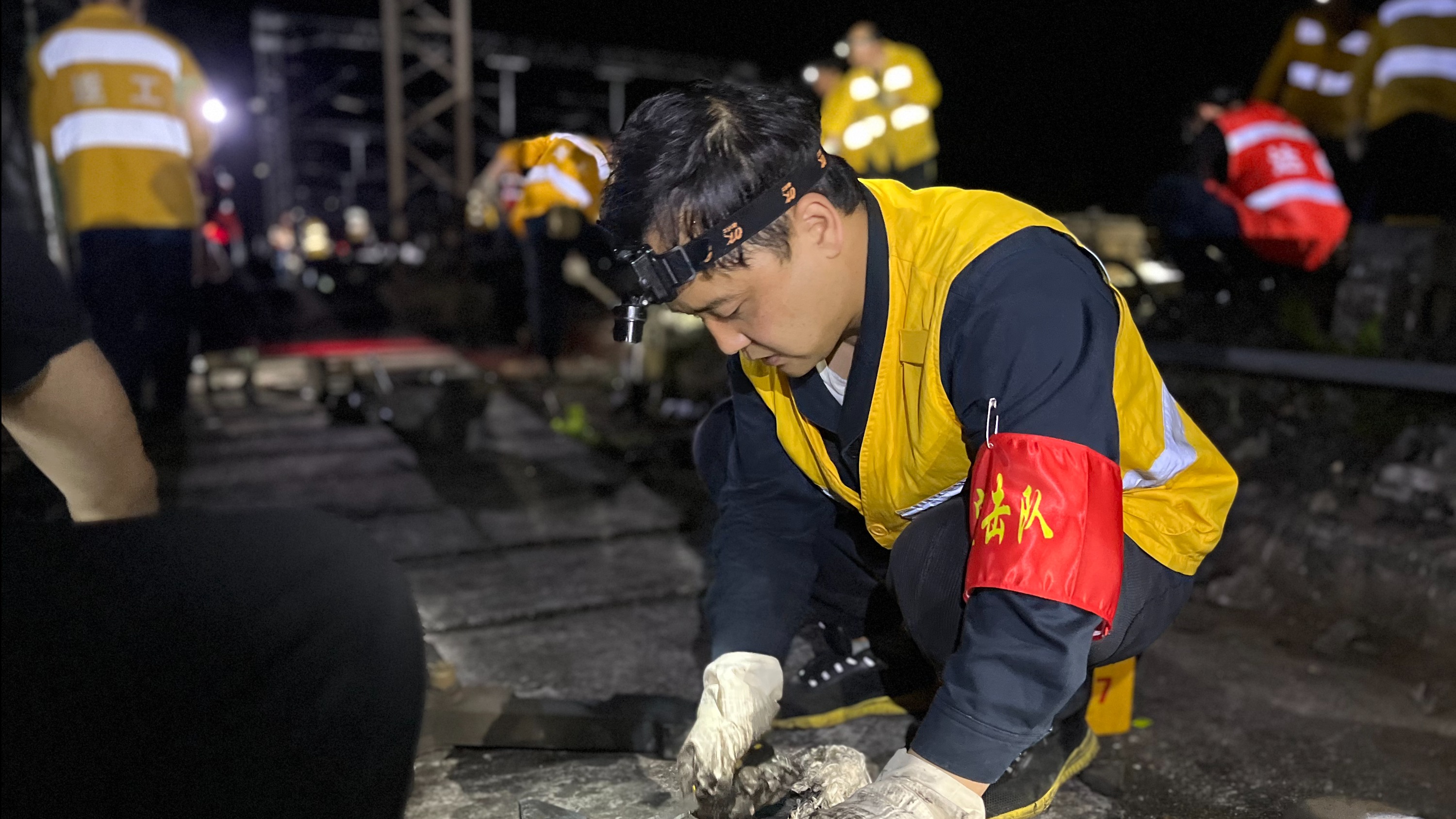 人物｜坚守铁路一线 道岔“猴哥”和他的同事们 