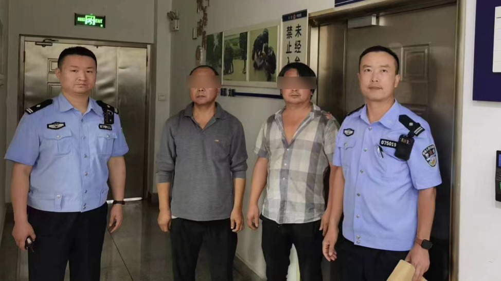 私自变造机动车号牌 双流两司机“遭起”