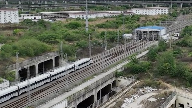 视频｜绵泸高铁内自泸段开通两周年 随车机械师护航列车7000余趟次