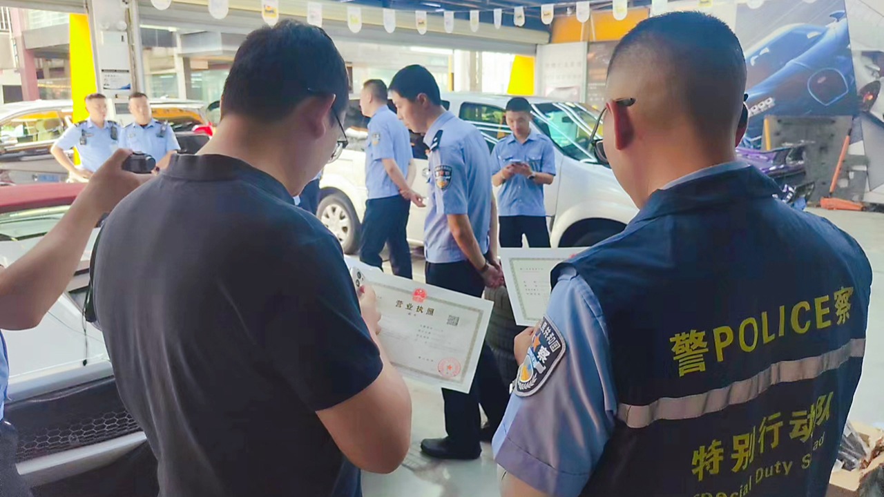 严查飙车“炸街”源头  成都交警联合多部门专项整治机动车非法改装、销售