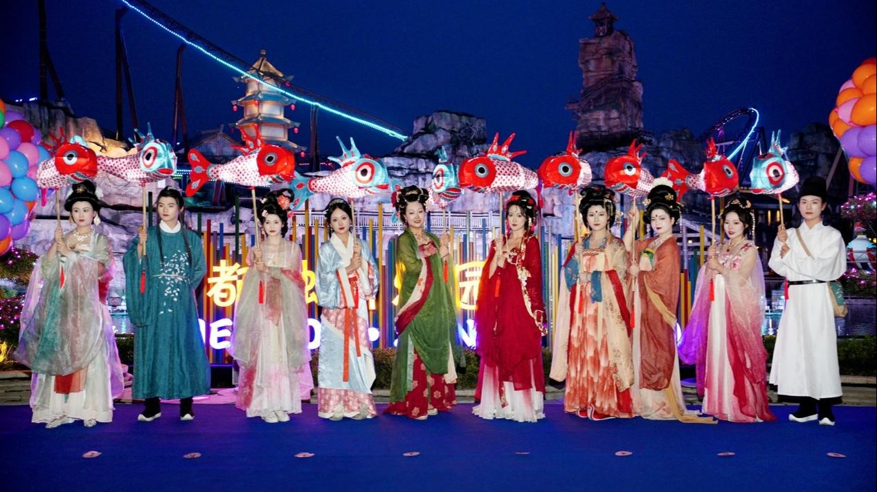 打铁花、花火巡游、国潮灯组！天府国潮夜游节引爆成都夜间游