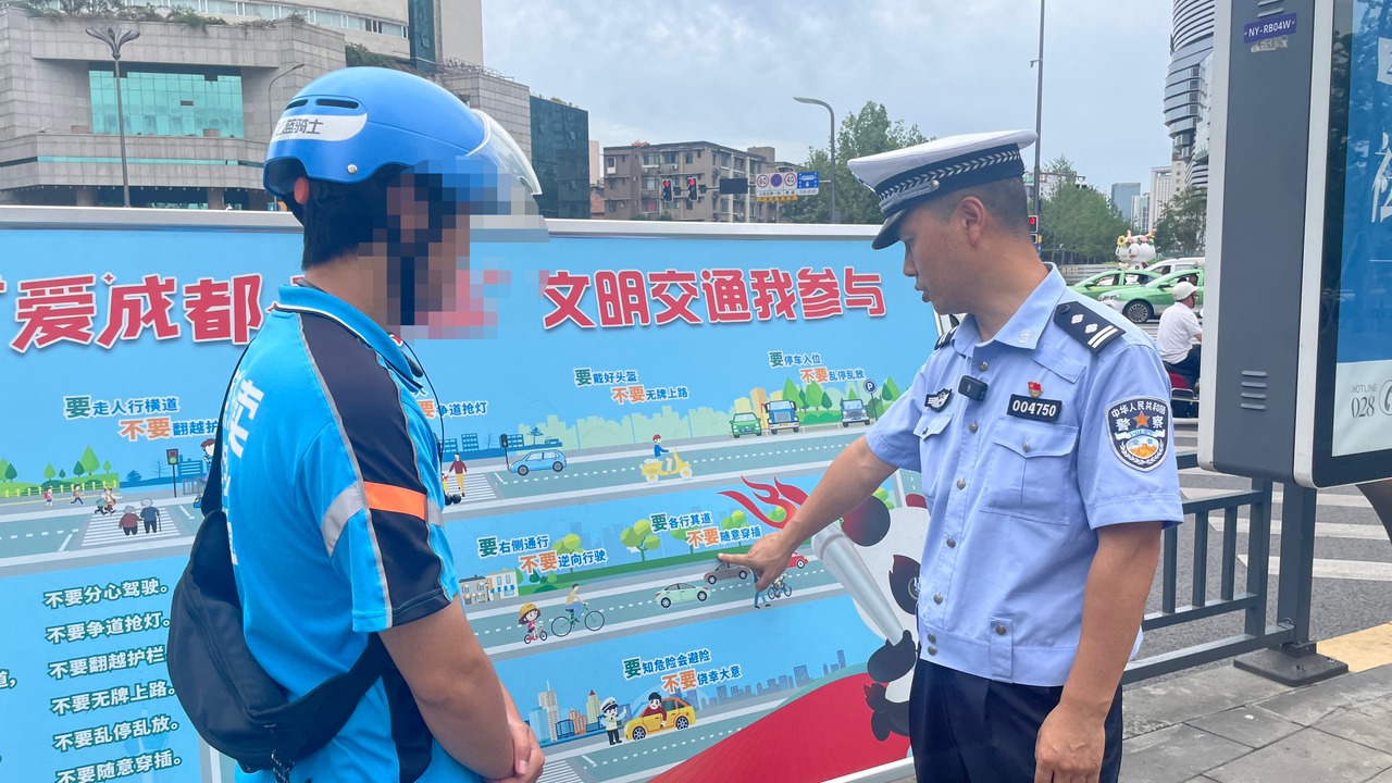 创新交通安全宣教模式！成都交警开展嵌入式交通安全警示教育行动