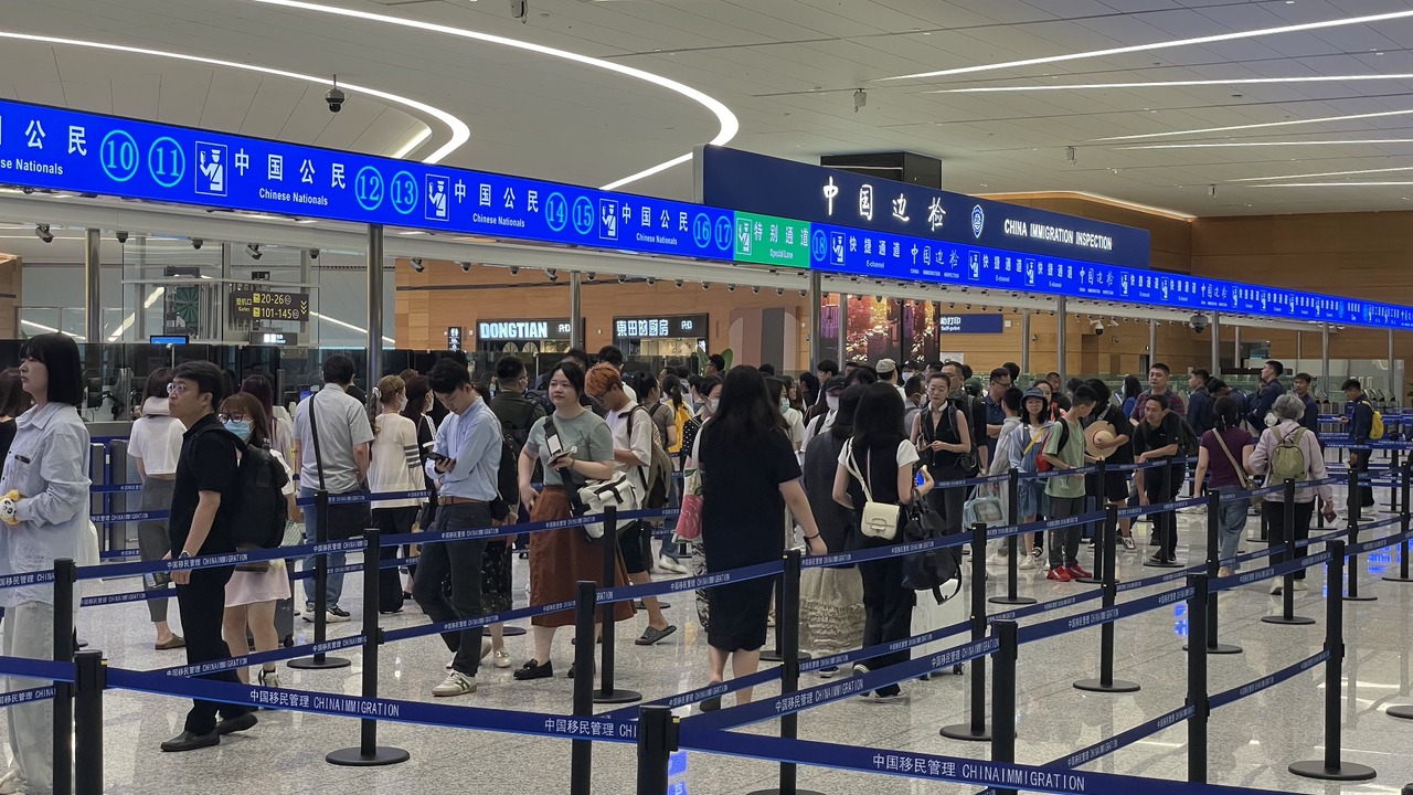 同比增长515.29%  成都上半年检查出入境人员92万人次
