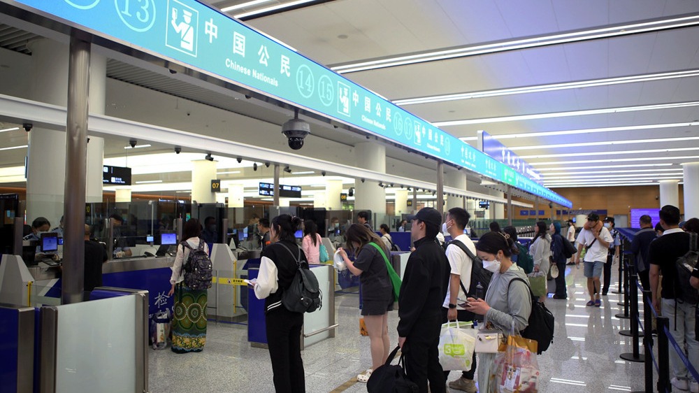 单日破万，年度破百万！成都航空口岸出入境人次同比增长527.9%