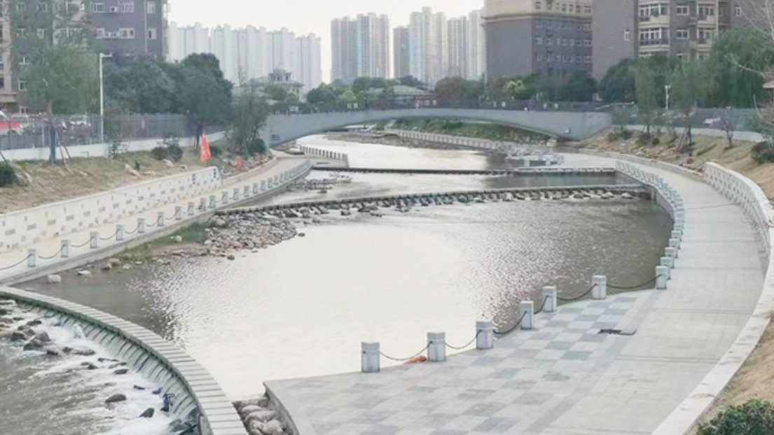 网传郑州花34亿给河道干挂大理石砖，官方通报