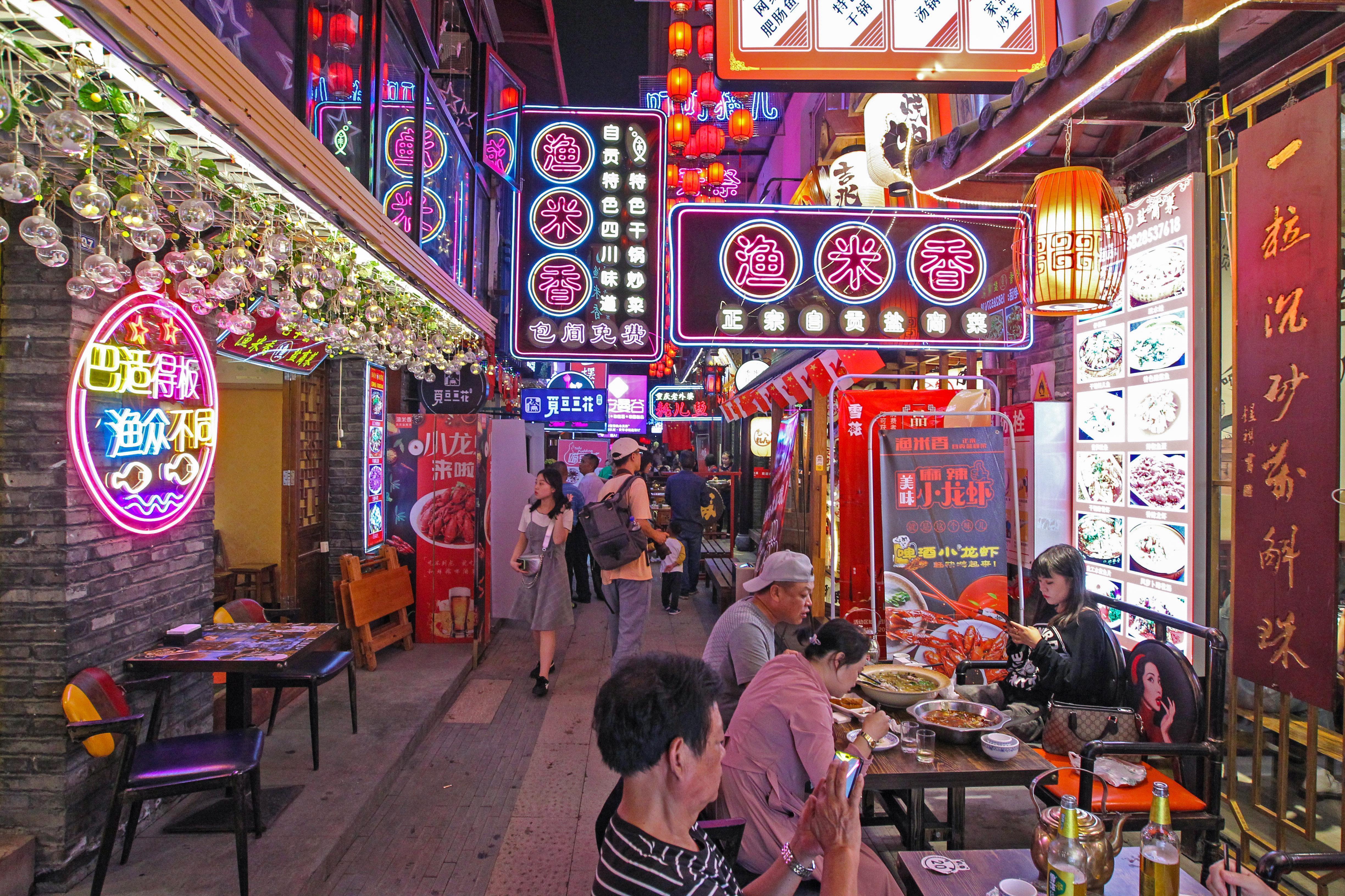 位于成华区猛追湾市民休闲区的香香巷美食街(2)胡大田摄影.jpg
