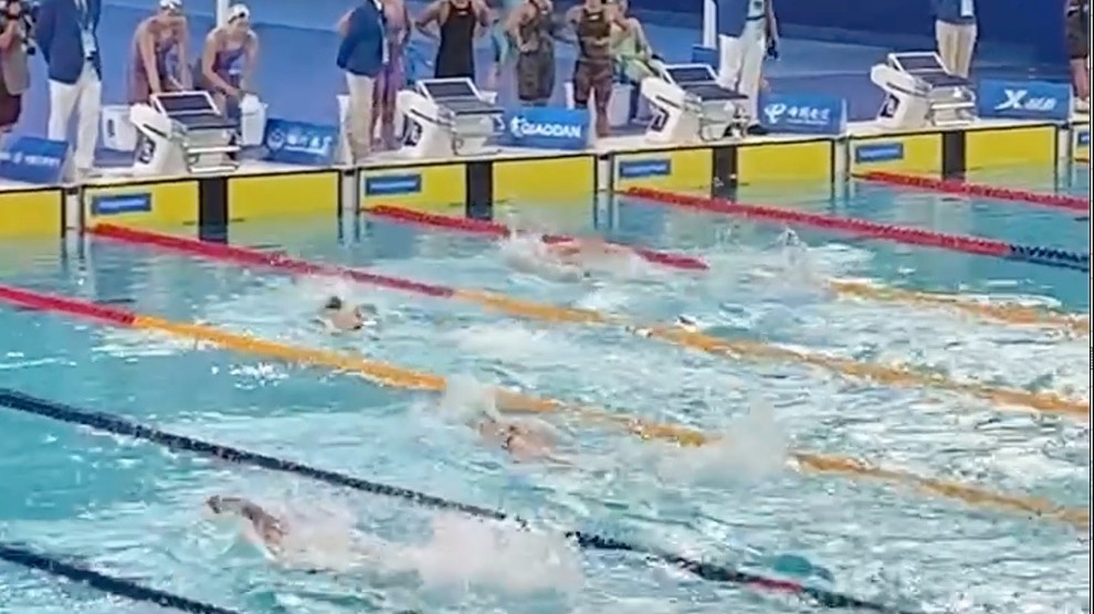 中国队游泳首金！成都大运会女子4x100米自由泳接力夺冠破纪录
