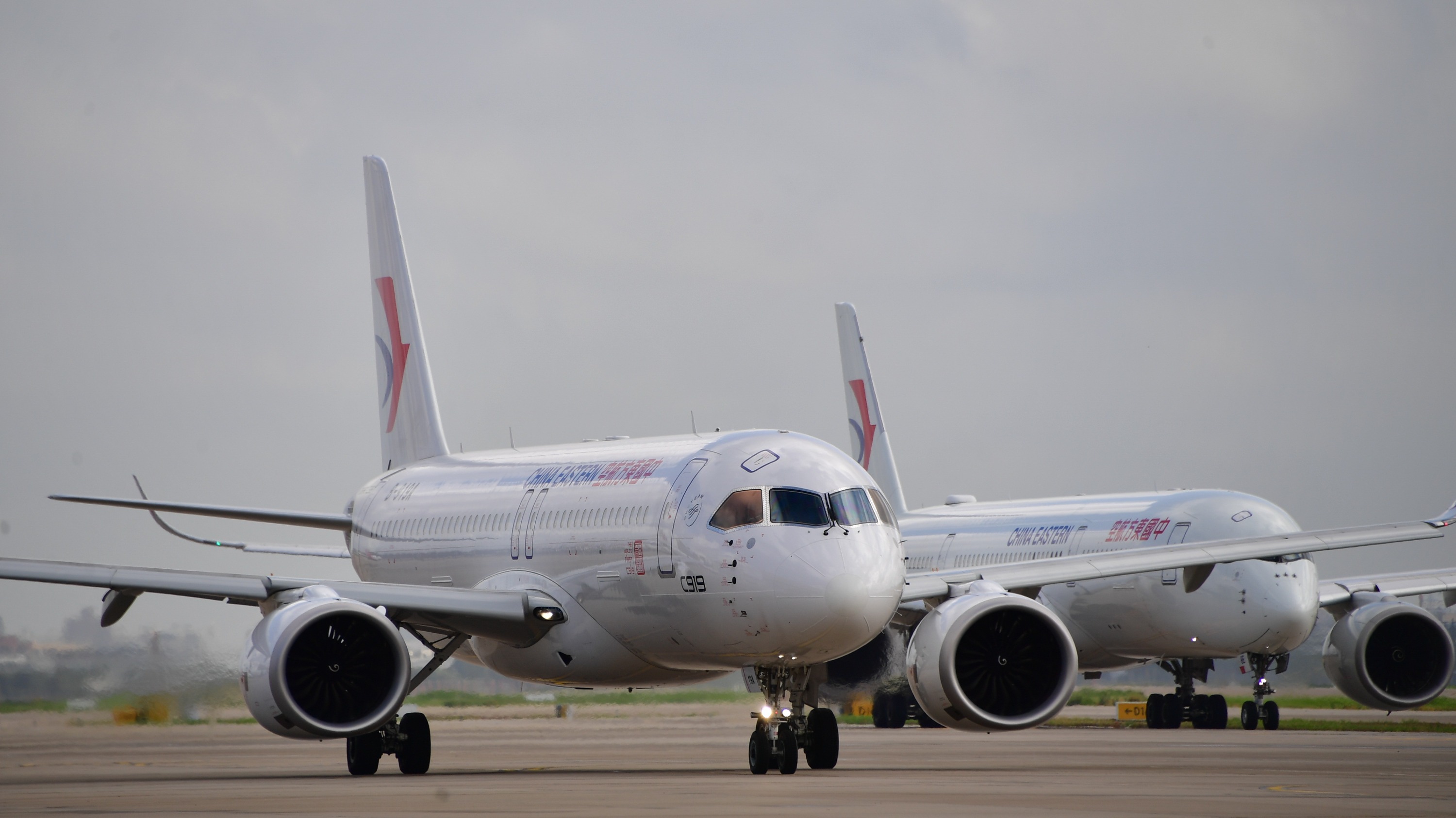 东航C919大型客机首次“双机运营”沪蓉快线
