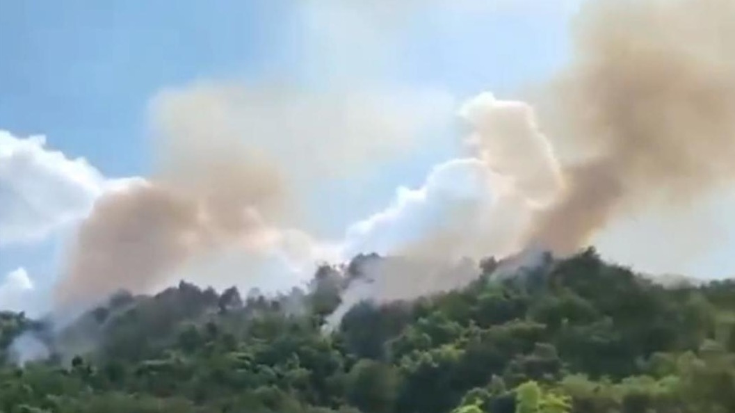 重庆沙坪坝突发山火，有直升机参与救援，当地：已扑灭，未造成人员伤亡