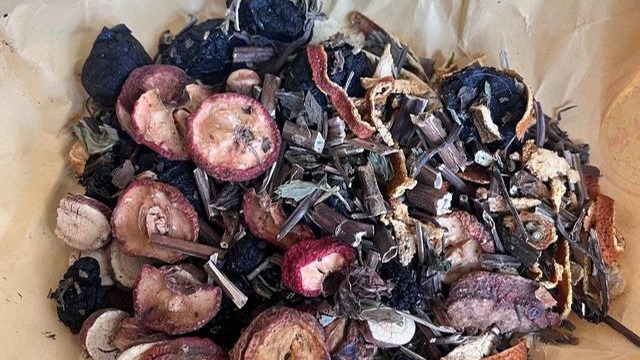 在中药店买酸梅汤？年轻人有自己的“新式奶茶”