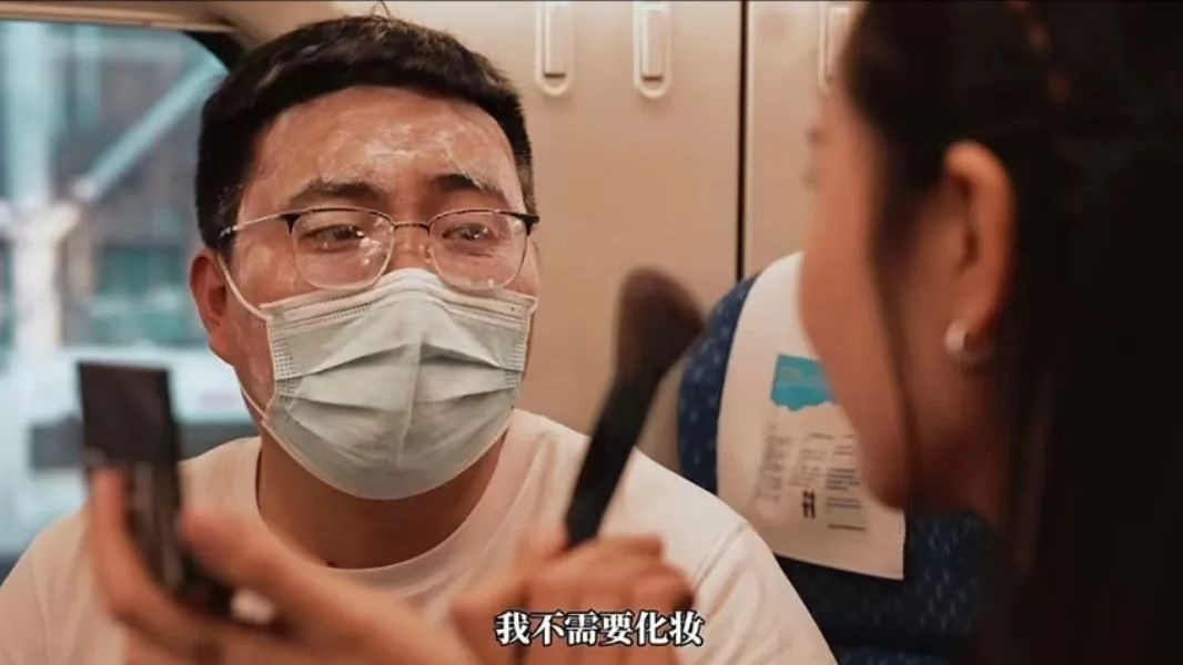 高铁上化妆是不文明行为？12306回应