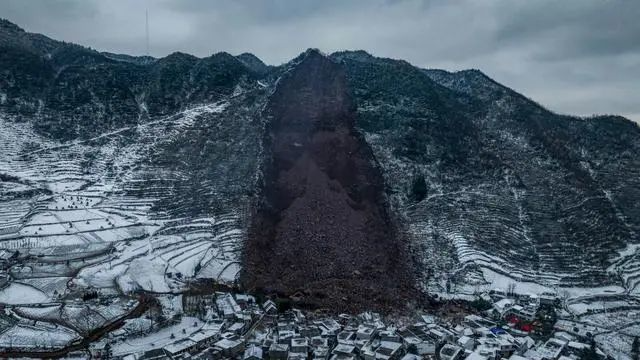 山体滑坡致44人遇难！原因查明→