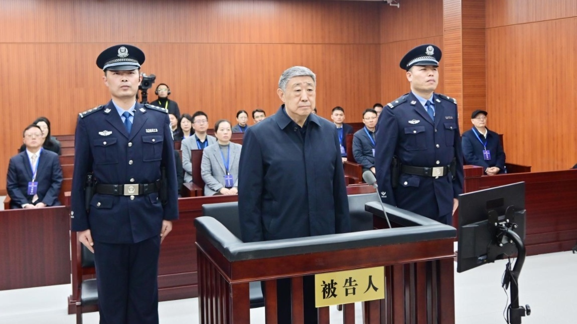 四川省政协原党组成员、副主席杨克宁受贿、非法持有枪支、弹药案一审开庭