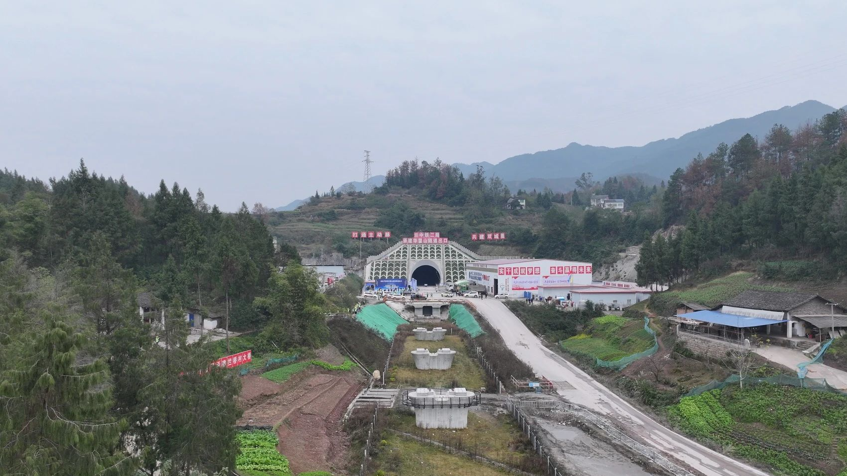 全线隧道、桥梁建设进入新阶段！成达万高铁进度刷新→