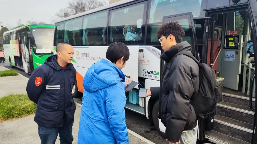 11条返乡专线来了！校门口直达各大交通枢纽