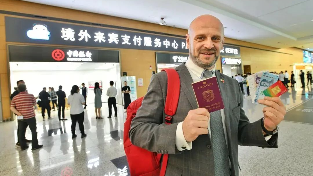 服务指南丨丝滑畅玩 2025成都新春入境便利贴示