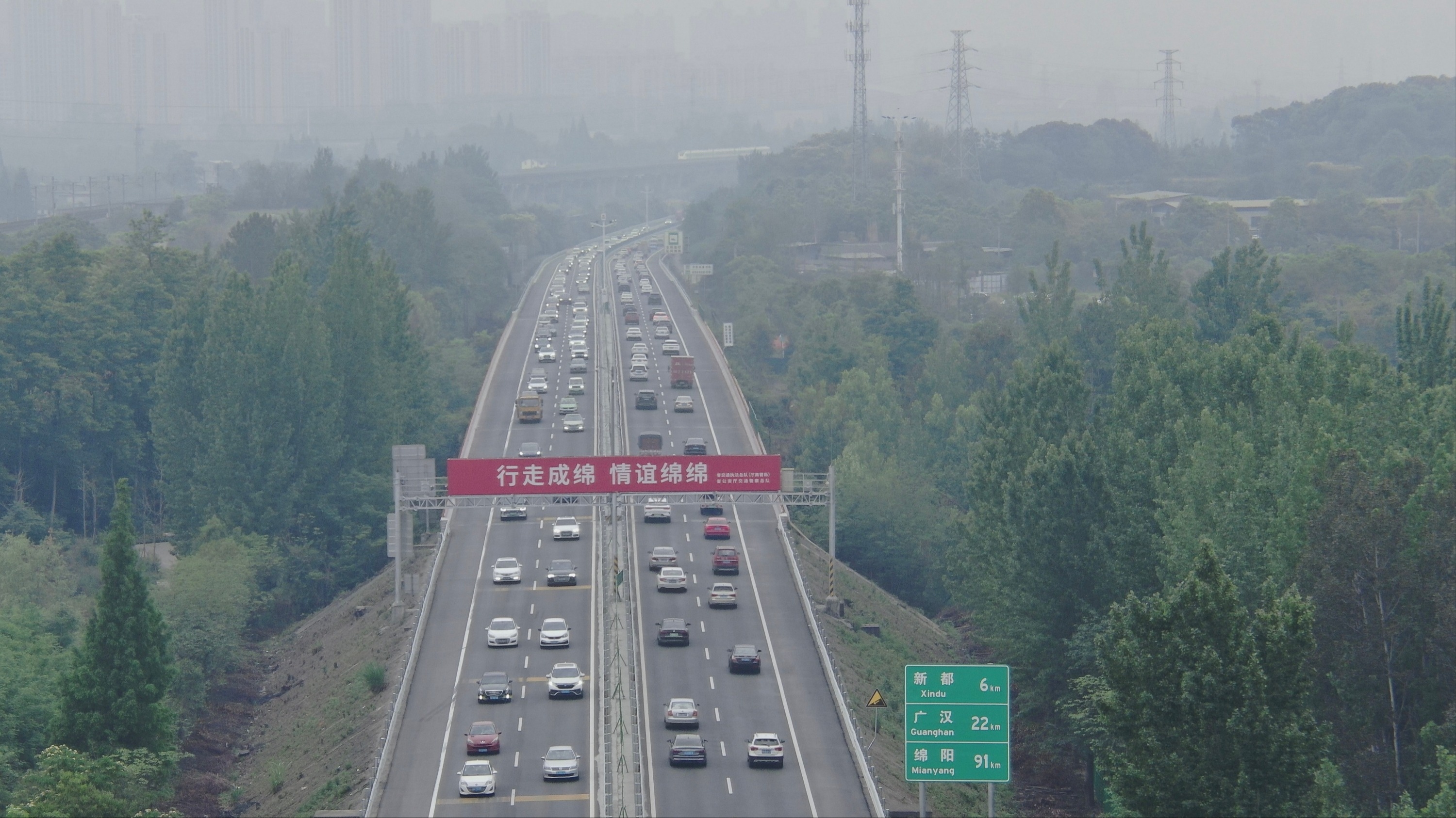 成都多条进城道路车多缓行！这些收费站口临时关闭