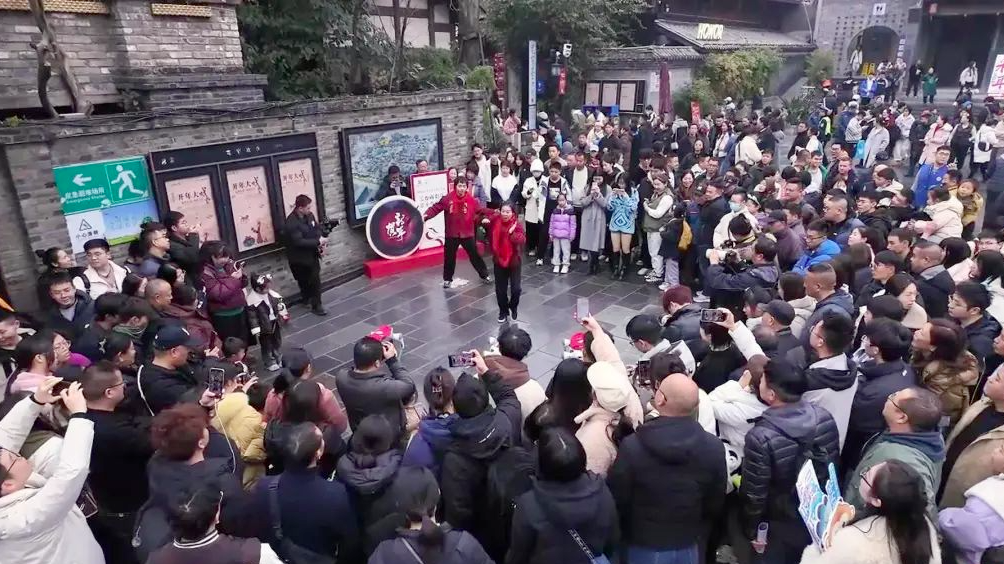超5800场！成都演艺市场火火火！去年带动消费超63亿元