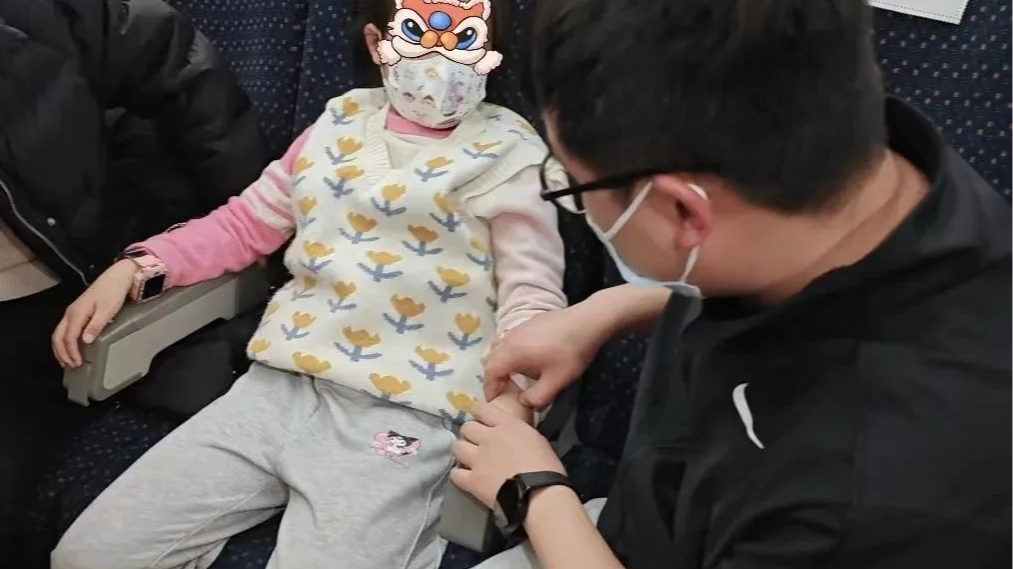 文明风景线｜李医生，好样的！成都医生春节高铁上连救2人