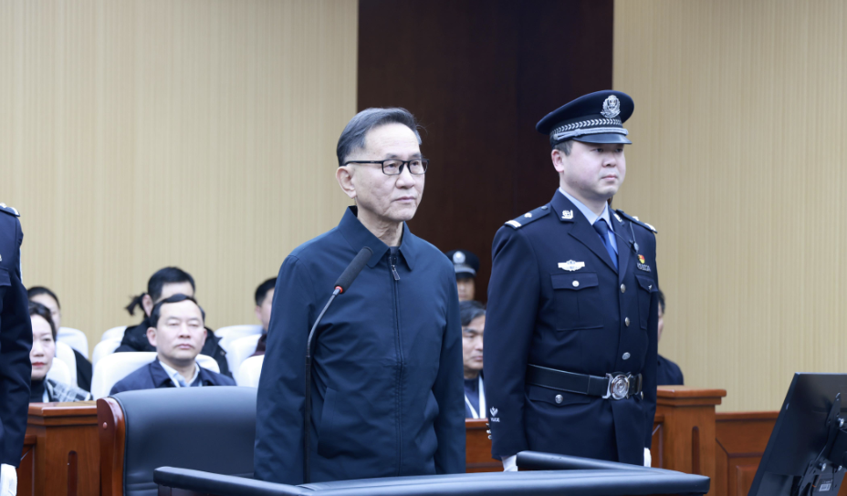 被控受贿5730万余元 国家开发银行原副行长李吉平受贿案一审开庭