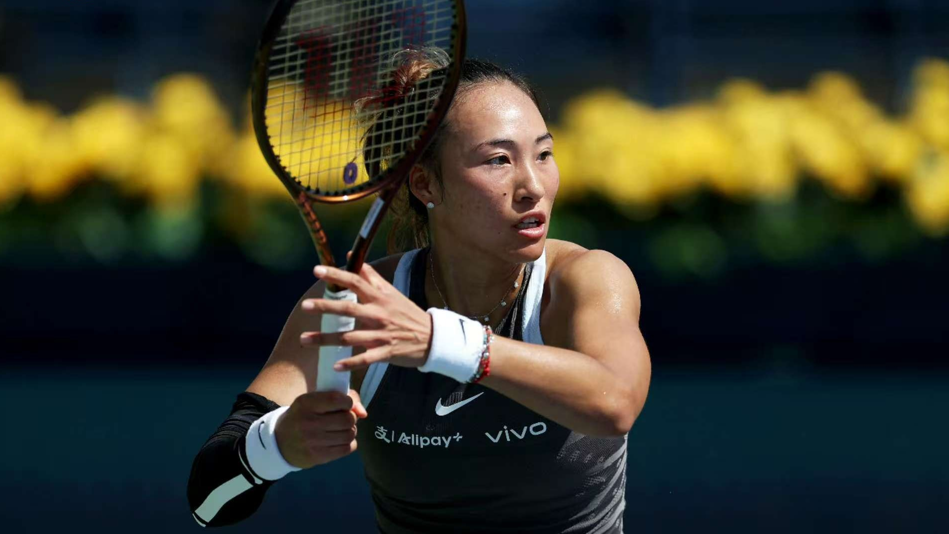 郑钦文遗憾止步WTA1000迪拜站32强