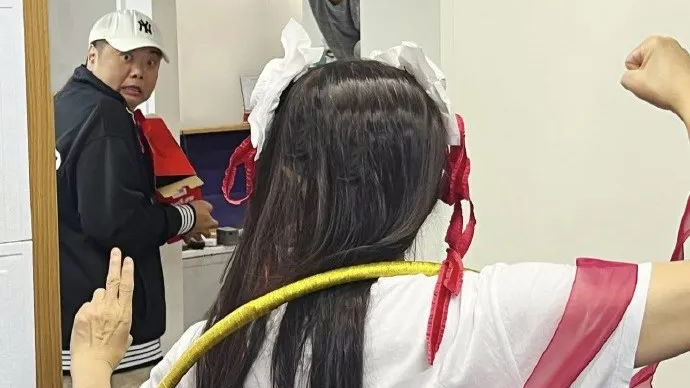 周星驰cos哪吒上热搜！连发10遍“我要看” 网友：双向奔赴