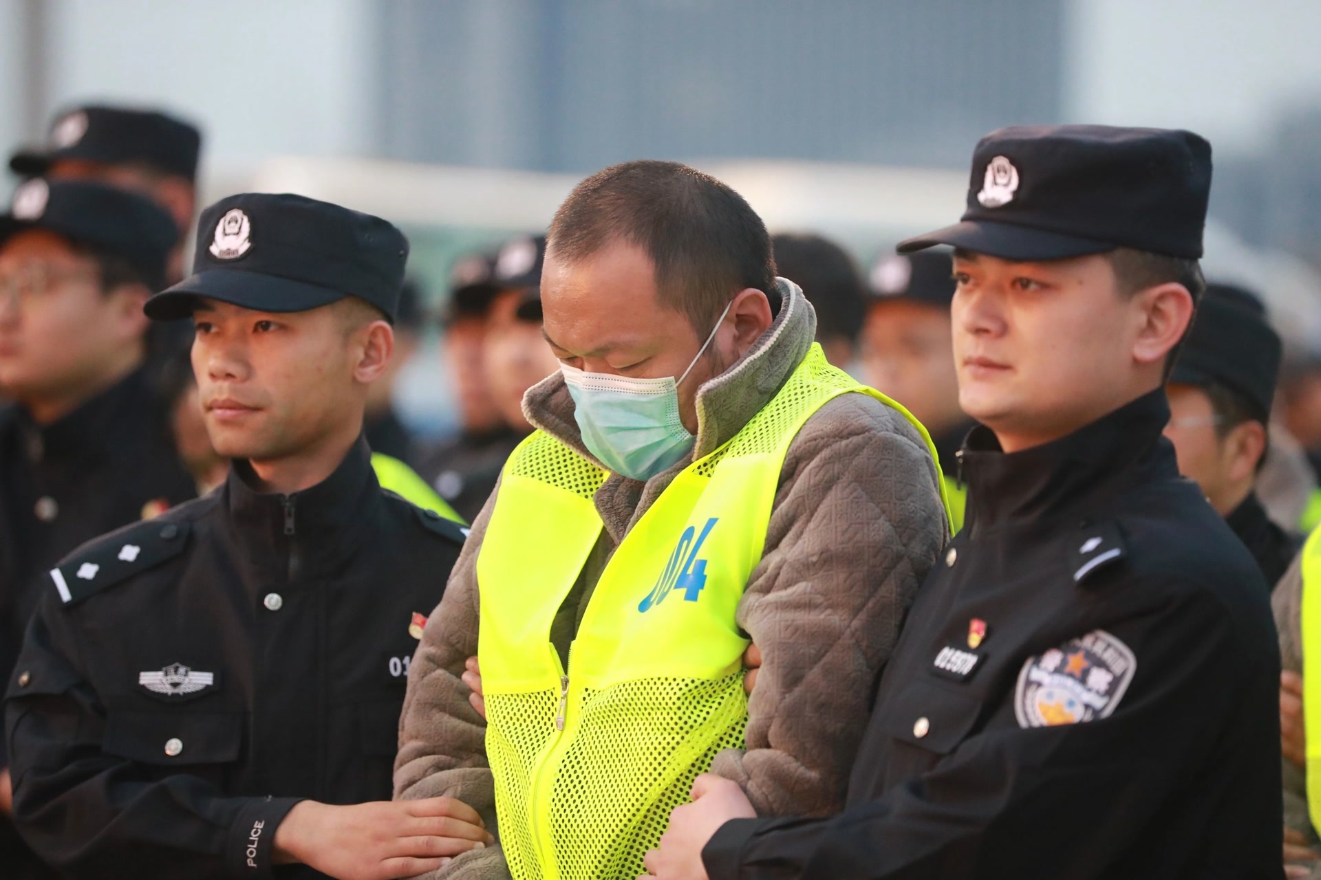 外交部：预计还有多批涉诈犯罪嫌疑人被押解回国