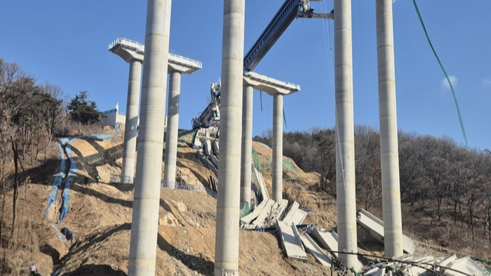 韩国一高速公路在建桥梁倒塌 致3死5伤