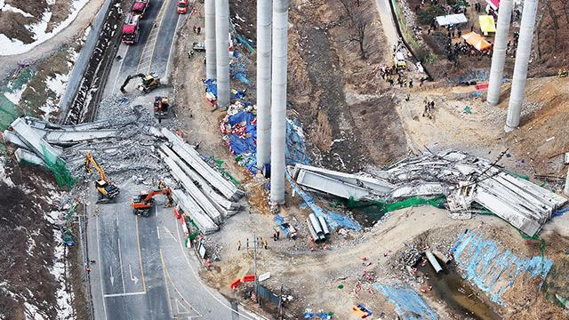韩国一高速桥梁倒塌致4死6伤 韩国消防称2名中国工人遇难