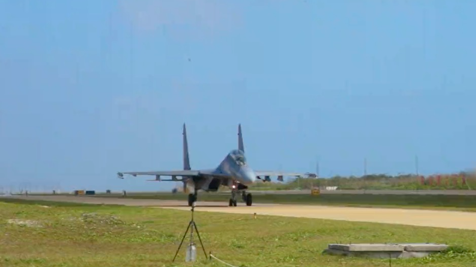 中国人民解放军南部战区位黄岩岛领海领空及周边区域组织战备警巡