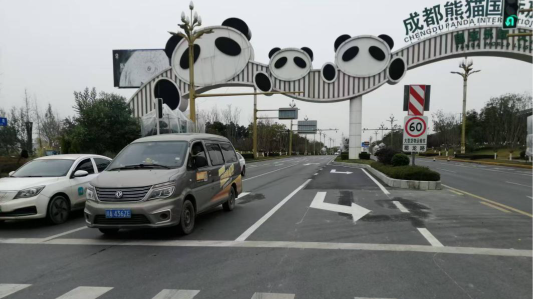 ​视频｜绿化带“瘦身”成左转道 蜀龙路晚高峰拥堵指数下降72%