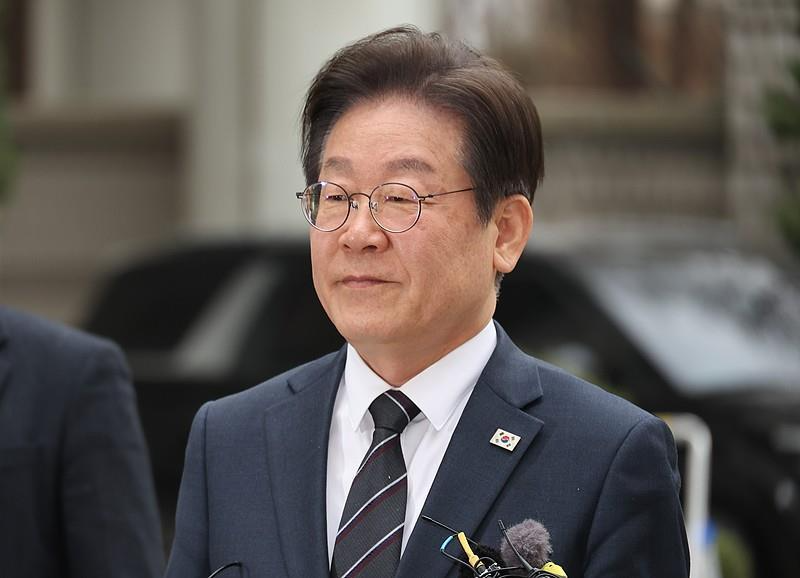 韩国最大在野党党首李在明宣布辞去党首职务 全力参选下届总统