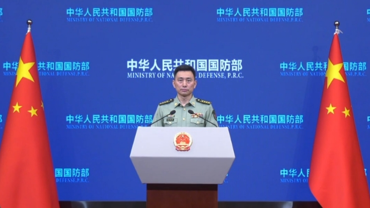 国防部：正告菲方停止以任何方式冲撞中方核心利益