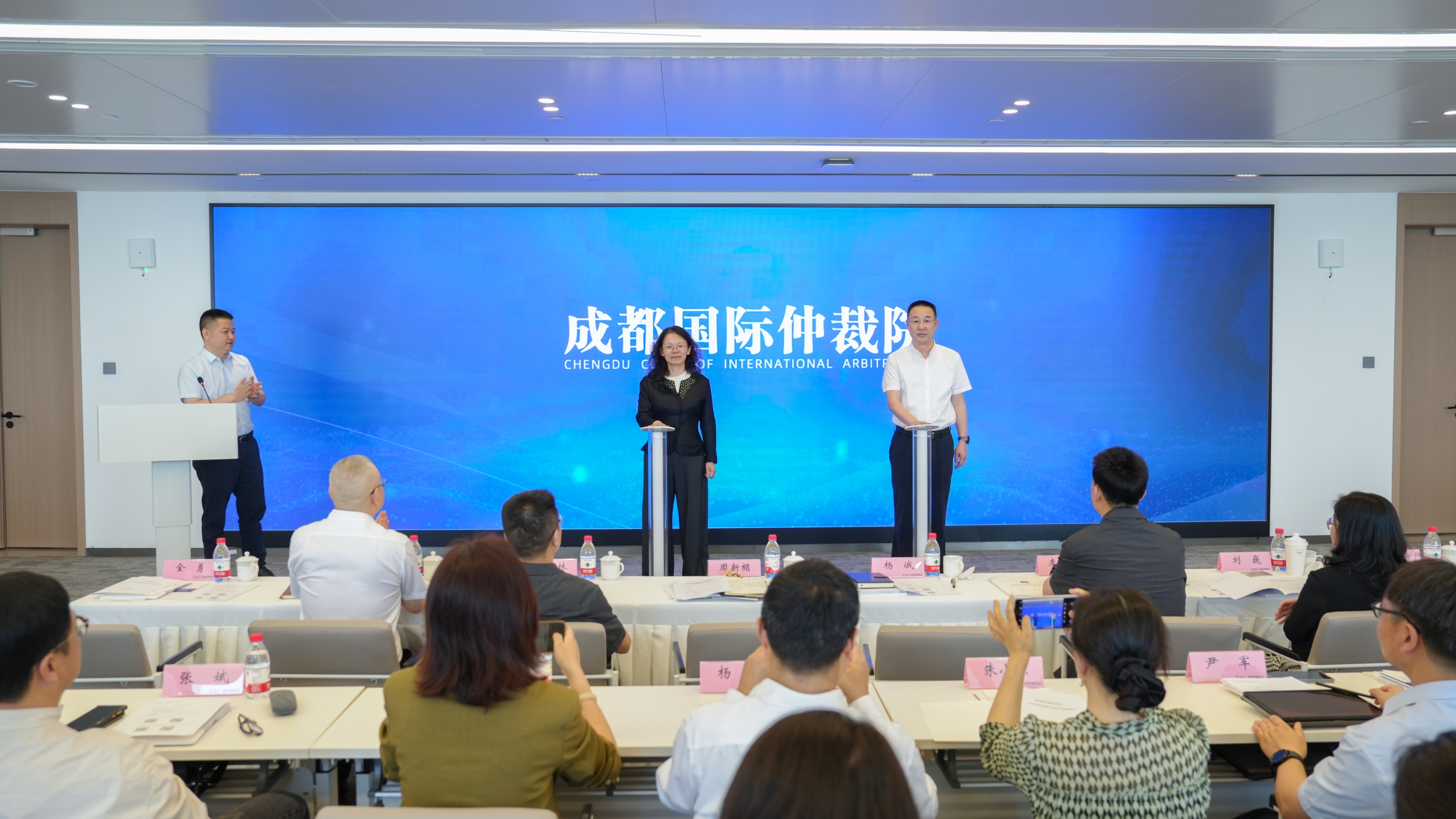 视频 | 构建“调仲诉”融合解纷模式 成都国际仲裁院揭牌！
