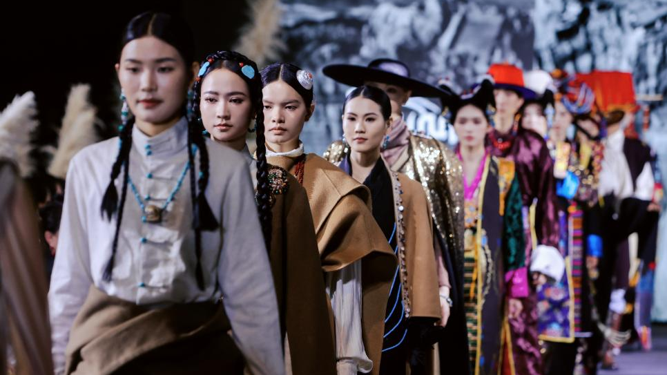 以文化为魂，织就世界时尚新图景！2025中国西部高级定制周在蓉闭幕