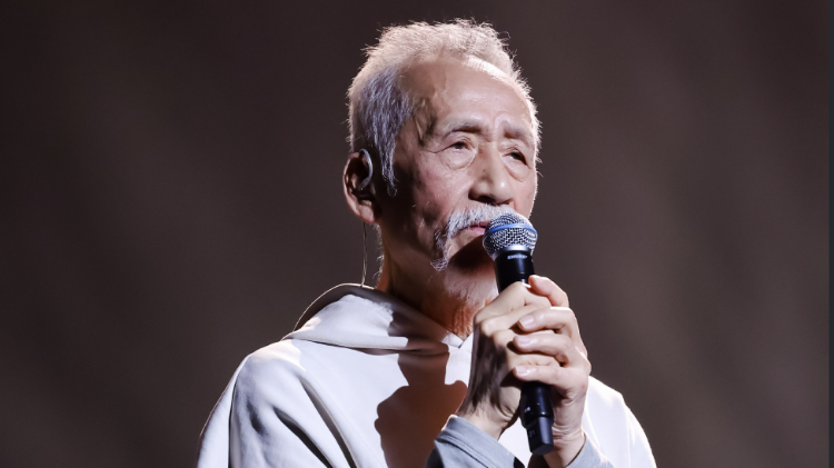 生于成都，歌手陈彼得逝世，曾领唱《我和我的祖国》