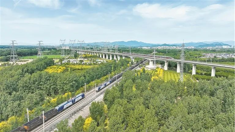 今年1至5月铁路发送货物16.41亿吨 同比增长3.1%