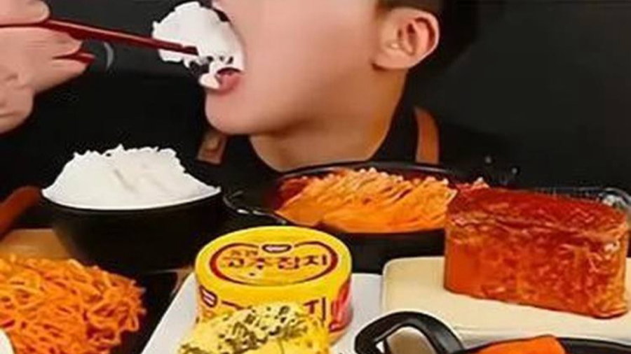 中消协：反对食品浪费，抵制极端吃播