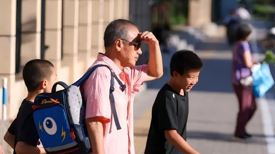 局地地表温度超70℃ 最近为啥这么热？
