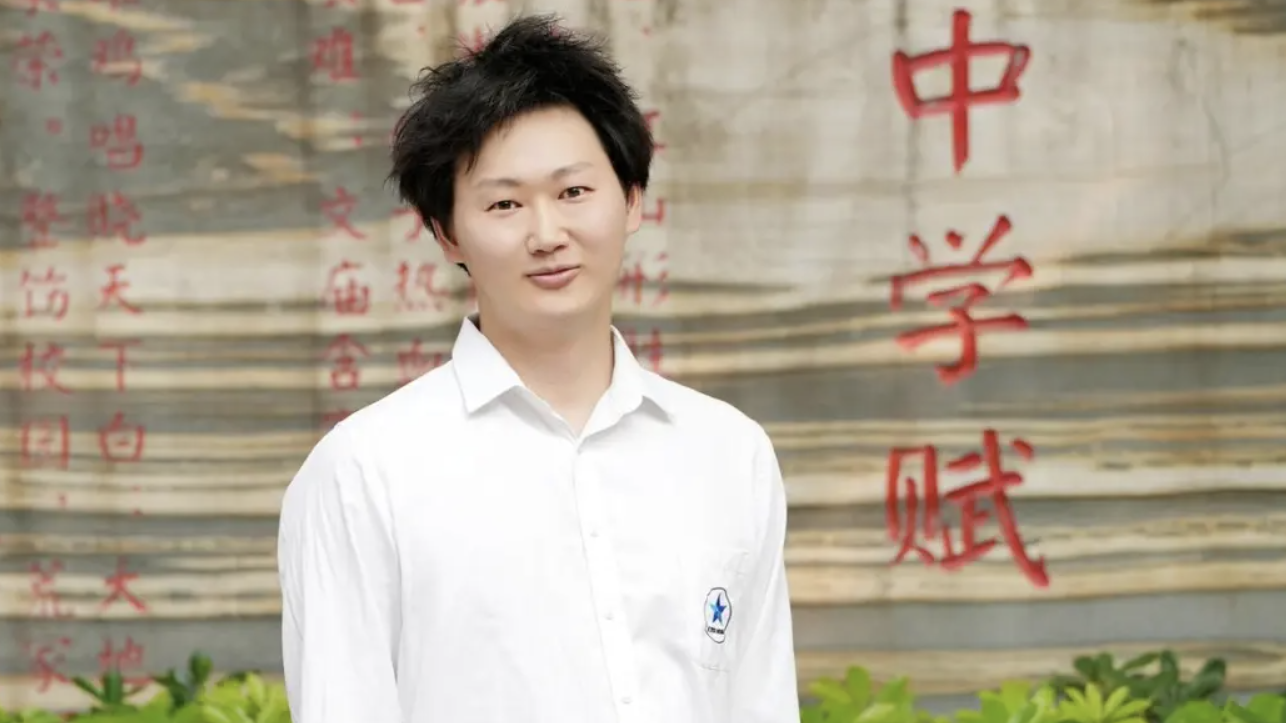 不填志愿不占“坑”！成都物理老师“陪考”高考拿下637分 兑现承诺请全班吃火锅！