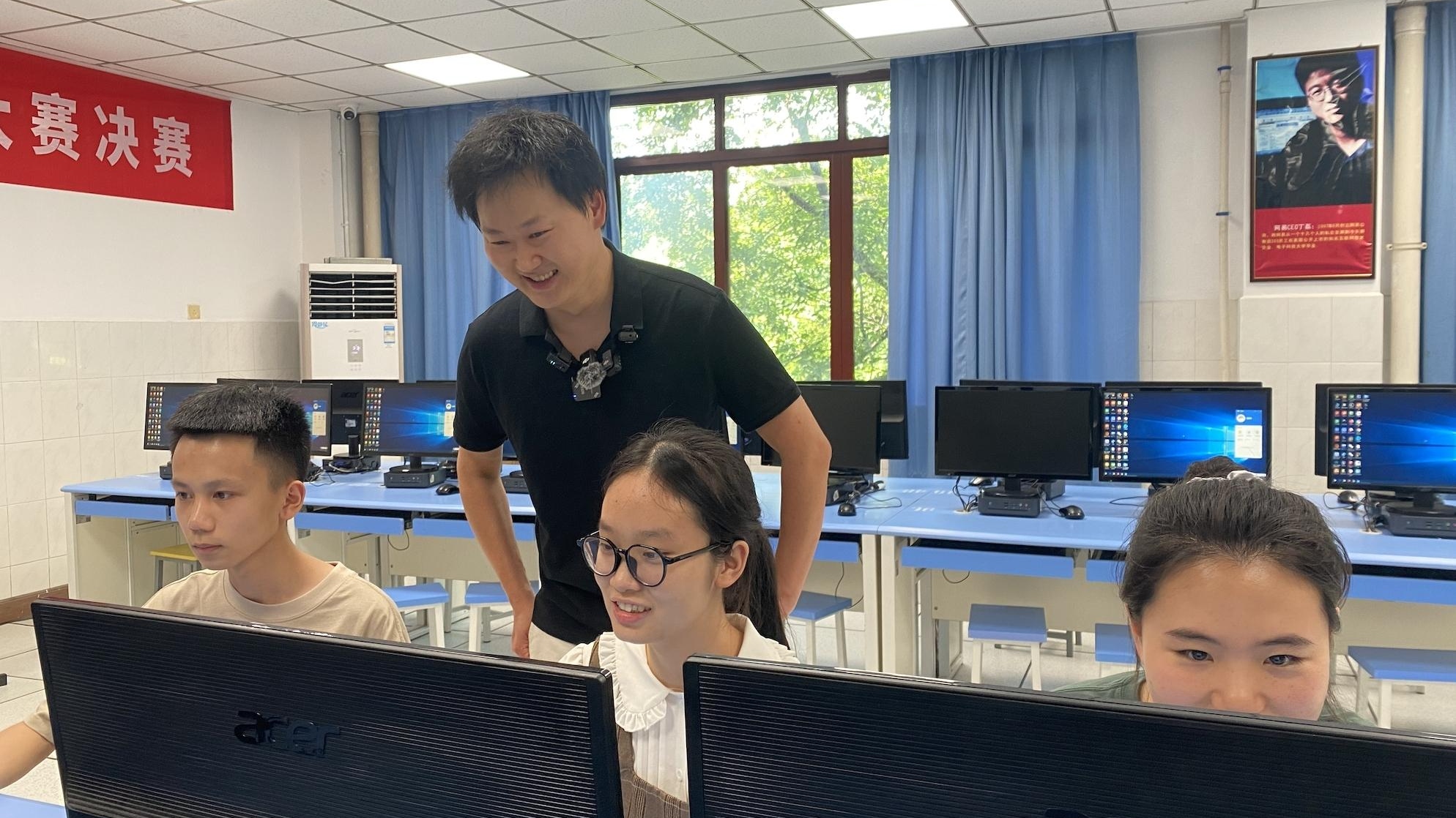 视频｜从清华学霸到全能老师  高考637分的“全程陪考老师”背后的故事