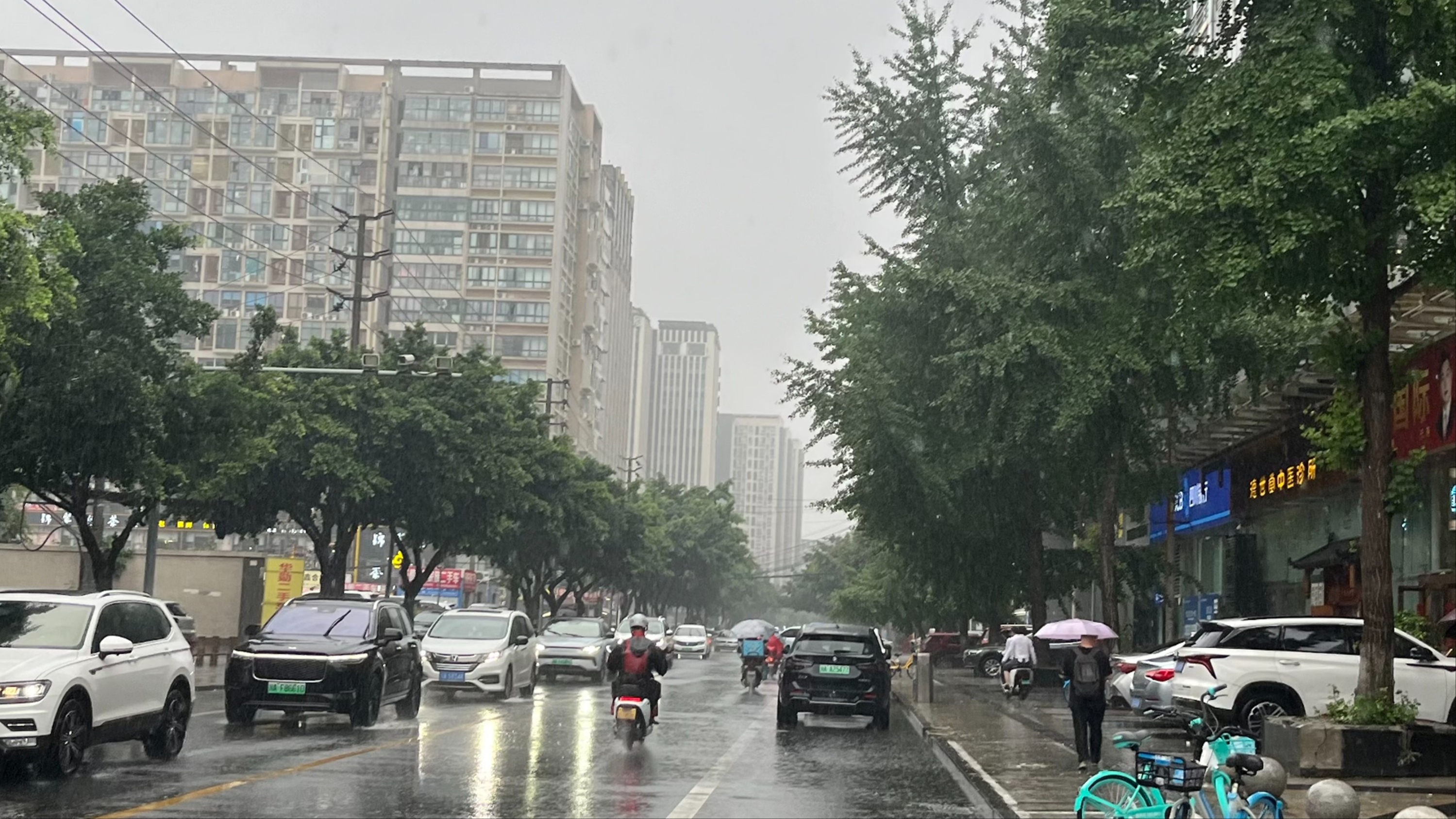 注意！成都这些道路临时管制，雨天行车安全提示请查收