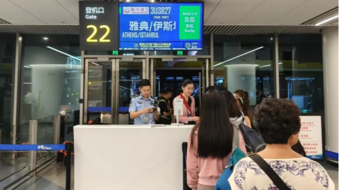 暑运前三天，成都航空口岸入境外国旅客同比增长42.3%