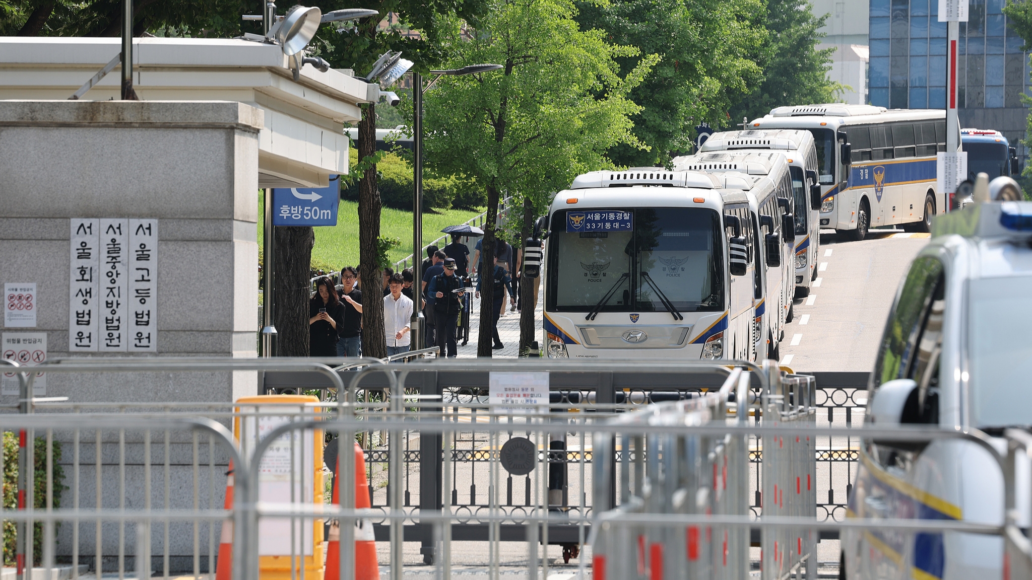 韩国前总统尹锡悦抵达法院 出席拘留令必要性审查